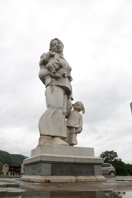 part 1:"韩江源"石雕三河坝,位于粤东,面积为10平方公里,地理位置十分