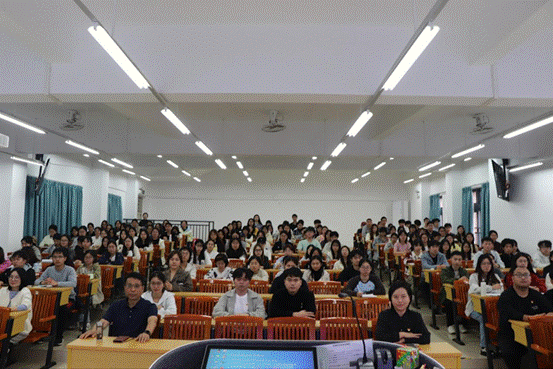 思政第一课|中国语言文学系宋俊华主任讲授全国两会精神专题党课