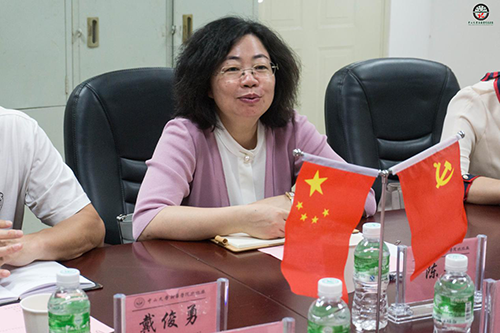 东莞市第一法院党组书记,院长陈葵讲话戴俊勇副院长指出,法学是一门