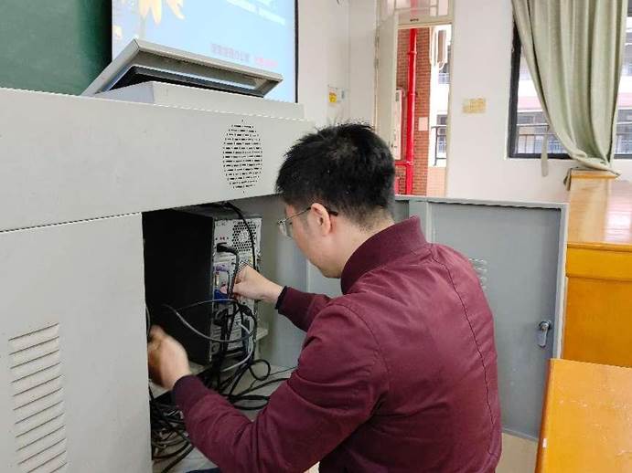 爱我新华丨信息与网络中心以信息化护航，助力学校迎评工作稳步推进