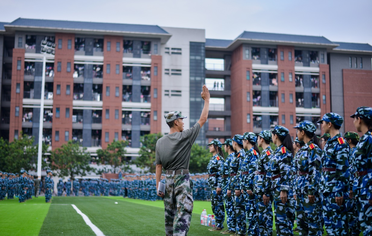 广州新华学院校服图片