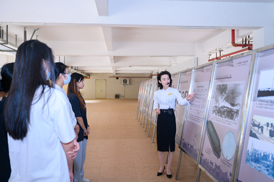 “东江铁流 南粤旌旗——东江纵队史实流动图片展”于我校展出