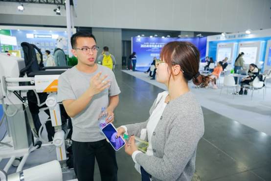 信息与智能工程学院师生赴2025高校科技成果交易会成果展开展实践研学