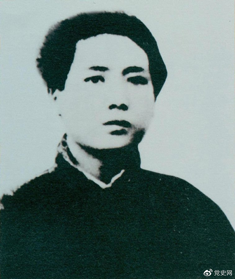 1921年7月,毛泽东赴上海参加中国共产党第一次全国代表大会,成为党的创始人之一。