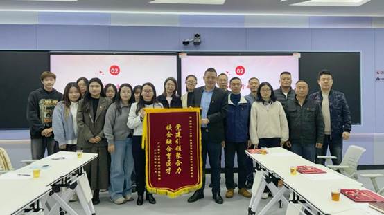 学院师生联合党支部与招商港口（华南）麻涌港区党支部联合开展党日活动