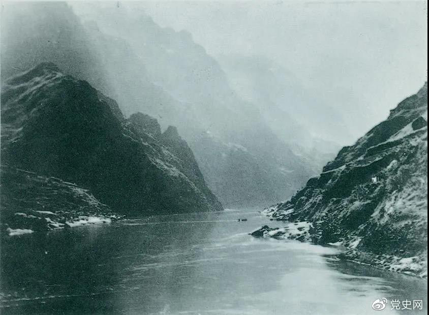 1935年3月中旬,红军三渡赤水,再次入川。随后,又出奇不意地于3月21日四渡赤水,佯攻贵阳,然后又向西北方向急进。图为赤水河。