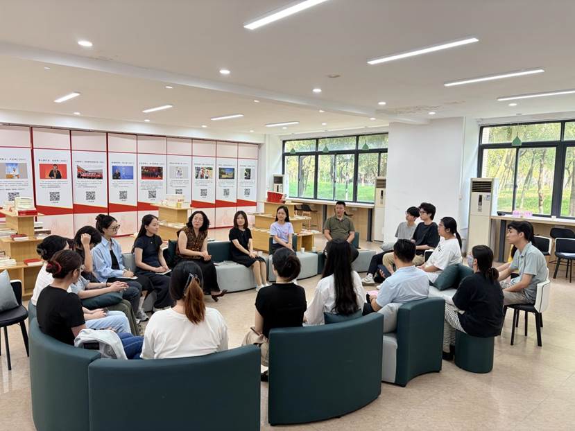 广州新华学院召开港澳学生座谈会