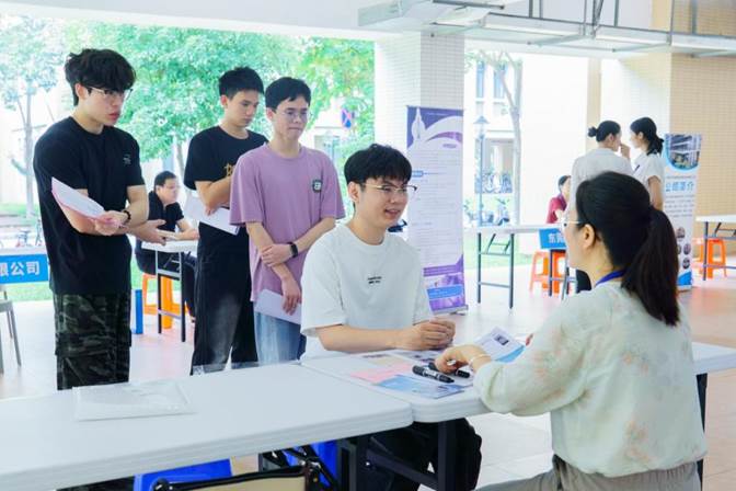计算机与人工智能学院2026届毕业生专场招聘会圆满举办